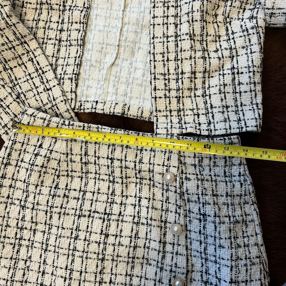 Chic & classic Cream and Black tweed Women's jacket & skirt - Picture 6 of 8